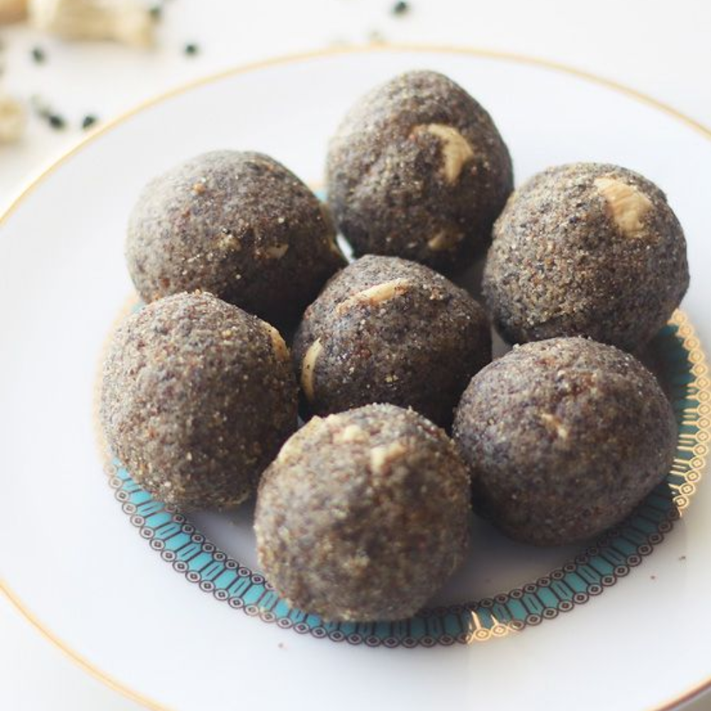 bellam sunnundalu (sunnivundalu / jaggery urad dal ladoo)