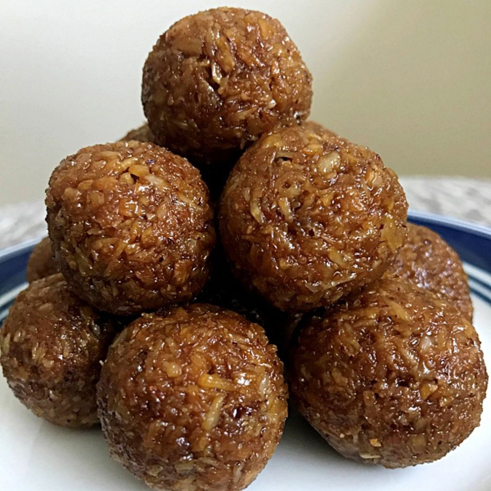 kobbari undalu (jaggery coconut ladoo)